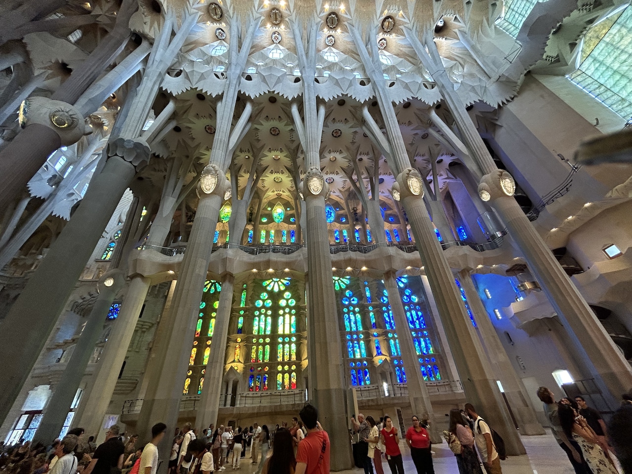 脳内で桜田淳子の歌声を響かせながら、サグラダ・ファミリアに突入。