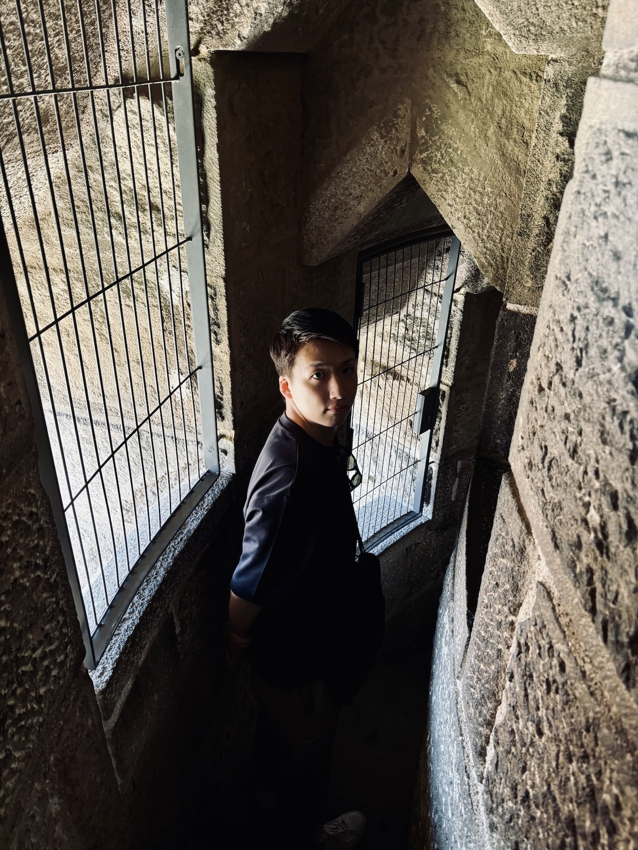 アンニュイな表情の米吉。萩之介が助けに来てくれるのを待つ。