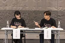 左から高田夏帆、加藤和樹。（撮影：岡千里）