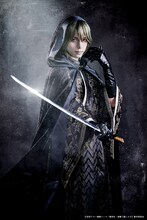 北村諒扮する鴨志田朔夜が、劇中劇「舞台『東京ブレイド』」で演じる匁。