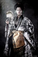 石田隼扮するみたのりおが、劇中劇「舞台『東京ブレイド』」で演じる百目。