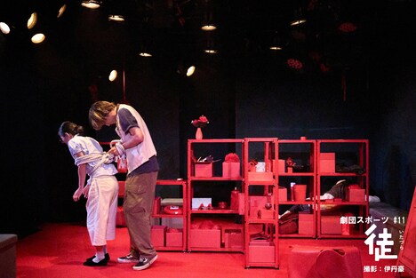 劇団スポーツ #11「徒」より。（撮影：伊丹豪）