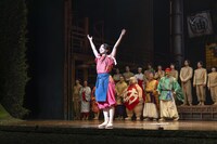 「舞台『千と千尋の神隠しSpirited Away』」イギリス公演千秋楽のカーテンコールより。（Photo by EllieKurttz）