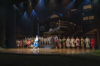 「舞台『千と千尋の神隠しSpirited Away』」イギリス公演千秋楽のカーテンコールより。（Photo by EllieKurttz）