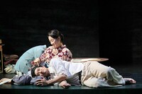 西瓜糖 第11回公演「かえる」より。（撮影：古元道広）