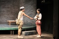 西瓜糖 第11回公演「かえる」より。（撮影：古元道広）