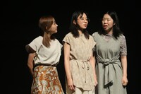 ピンク・リバティ新作公演「みわこまとめ」より。（撮影：中島花子）