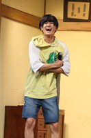 「新・喜劇『おそ松さん』」より、中村碧十演じる十四松。