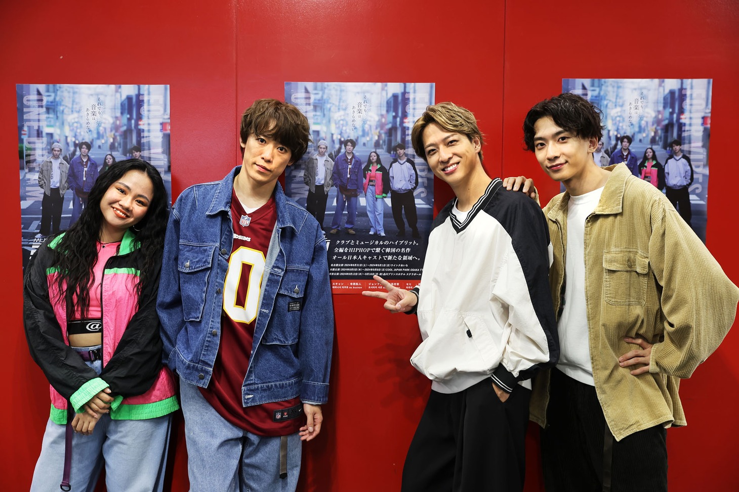 左から遥海、越岡裕貴（ふぉ～ゆ～）、寺西拓人、吉高志音。