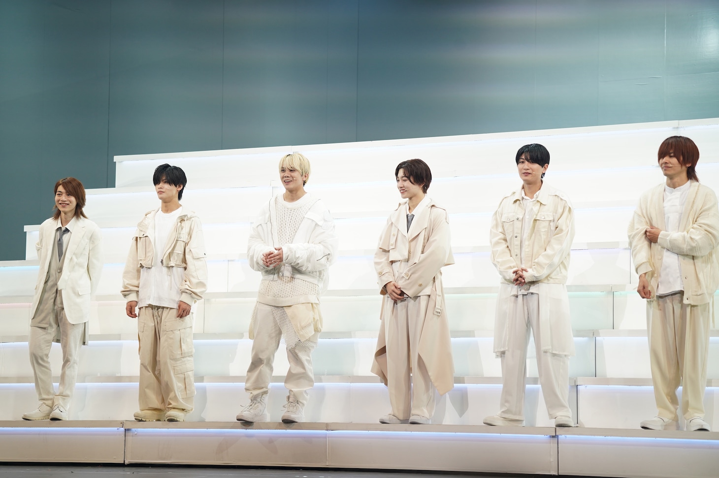 「MASSARA」初日会見で質疑応答に応じる7 MEN 侍。左から今野大輝、菅田琳寧、佐々木大光、中村嶺亜、本高克樹、矢花黎。