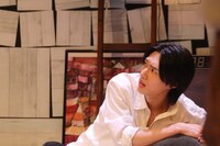 舞台「MY ROOM IS MINE!!」より。（撮影：金子裕美）