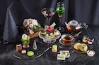 ミュージカル「ウィキッド」の世界がアフタヌーンティーに、エルファバのほうきや三角帽子も再現