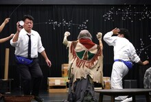 兵庫県立ピッコロ劇団第80回公演 尼崎市第8回「近松賞」受賞作品「宇宙に缶詰」稽古の様子。