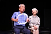文学座9月アトリエの会「石を洗う」より。（撮影：宮川舞子）