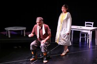 文学座9月アトリエの会「石を洗う」より。（撮影：宮川舞子）