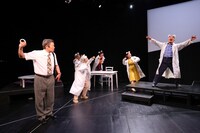 文学座9月アトリエの会「石を洗う」より。（撮影：宮川舞子）