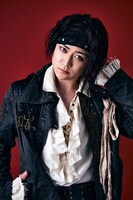 田中晃平扮するブラッドフォード。