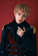 高岡裕貴扮するロイド。