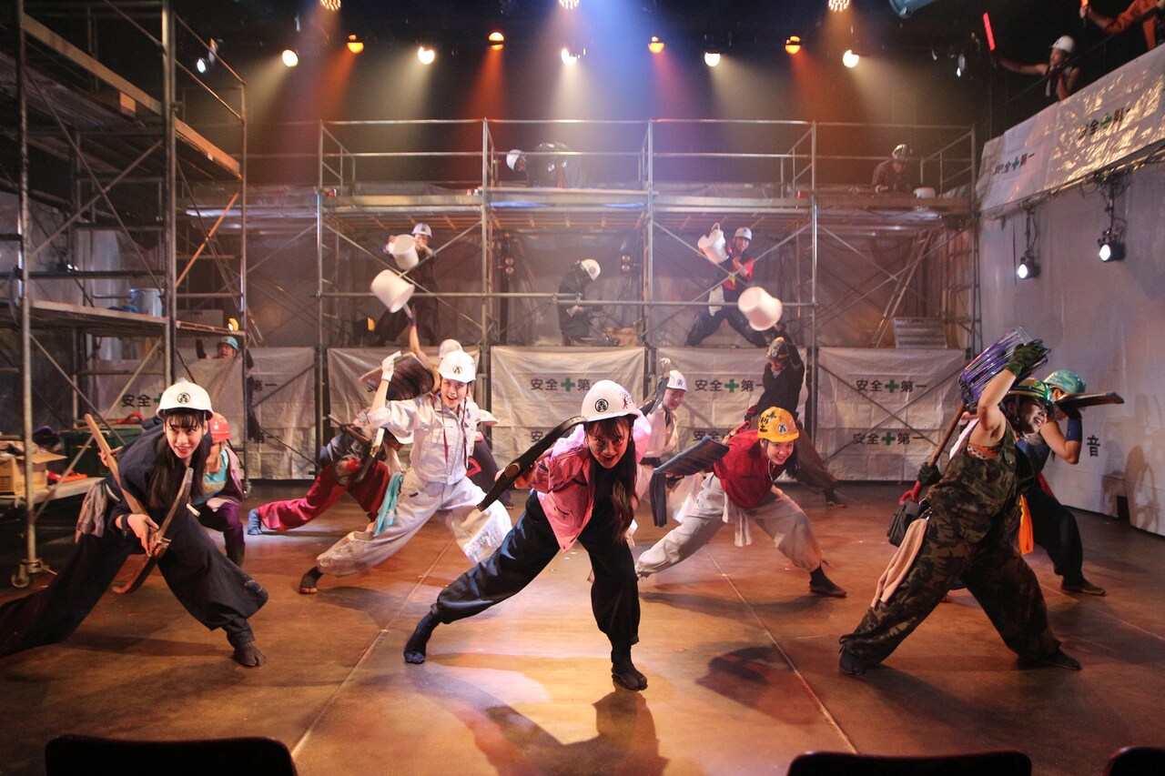 工事現場を舞台にした“愛とガッツ”のミュージカル「ドリル魂2024」上演中