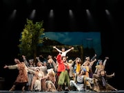 劇団四季 ミュージカル「バケモノの子」より。(撮影:堀勝志古)