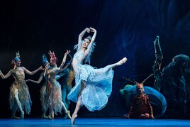 童話の世界がそのまま舞台に、美しく切ないKバレエ新作「マーメイド」上演中