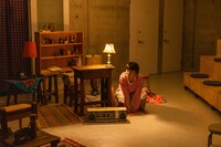 焚きびび no.1「溶けたアイスのひとしずくの中にだって踊る私はいる」より。（撮影：高木陽春）