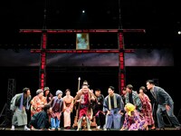 東京芸術祭 2024 東京芸術劇場 Presents 木ノ下歌舞伎「三人吉三廓初買」（第一幕）より。（撮影：細野晋司）