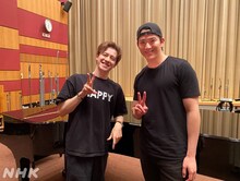 左からウエンツ瑛士、甲斐翔真。（提供：NHK）