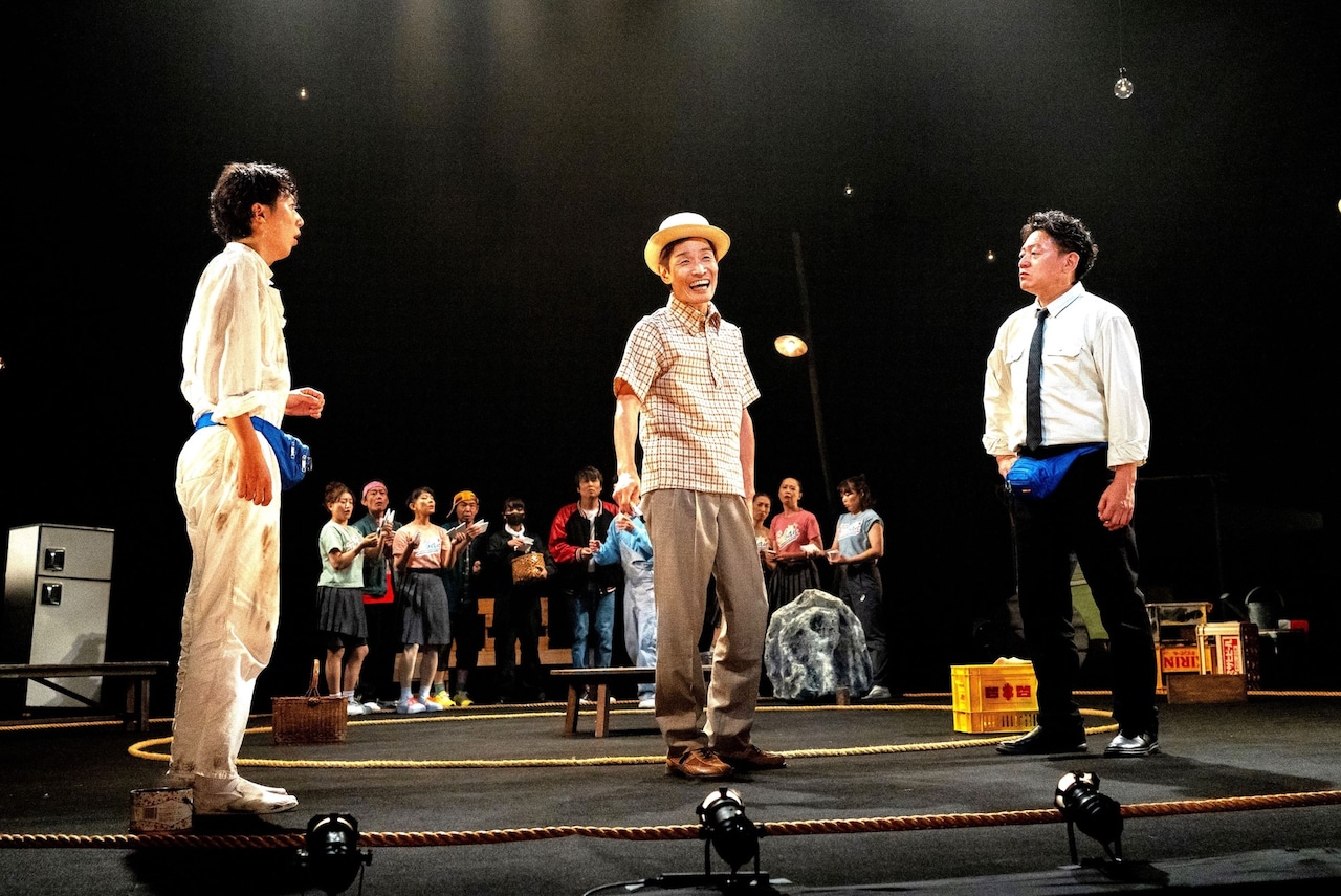 演劇・舞台用 兵庫の形 サリngROCK演出、兵庫県立ピッコロ劇団「宇宙に缶詰」幕開け（舞台写真