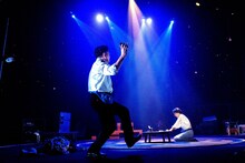 兵庫県立ピッコロ劇団第80回公演 尼崎市第8回「近松賞」受賞作品「宇宙に缶詰」より。（撮影：森口ミツル）