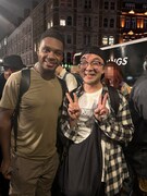 左からアシュリー・アイリッシュ、大重わたる。