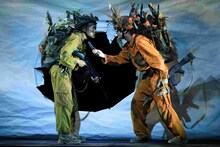 モチロンプロデュース「ボクの穴、彼の穴。W」井之脇海×上川周作のボクチームによる公演の様子。（撮影：田中亜紀）