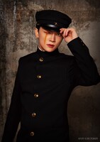 小西成弥扮するニコ。