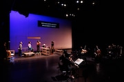 岡田利規・藤倉大が新しい表現に挑戦した「リビングルームのメタモルフォーシス」日本初演スタート