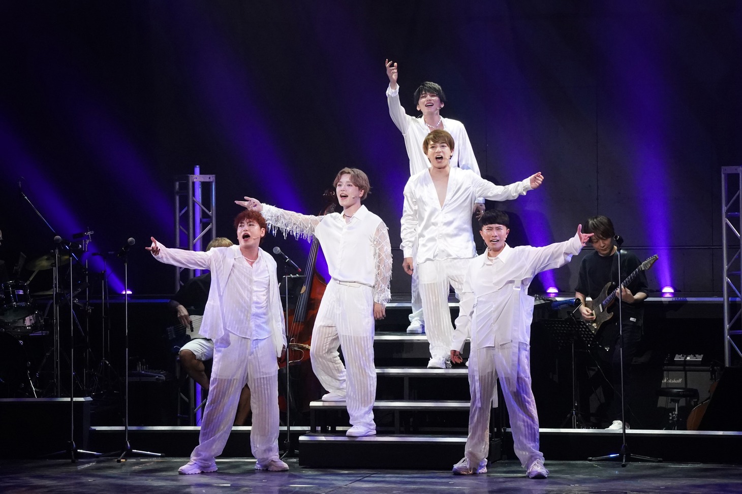 「Blue Spark Show ～ALTAR BOYZ Team Sparkがダンス＆ボーカル＆アクトで織りなす煌めきの夢GALAXY!!～」より。