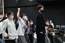 劇団俳優座 No.357「セチュアンの善人」稽古の様子。