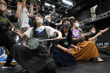 劇団俳優座 No.357「セチュアンの善人」稽古の様子。