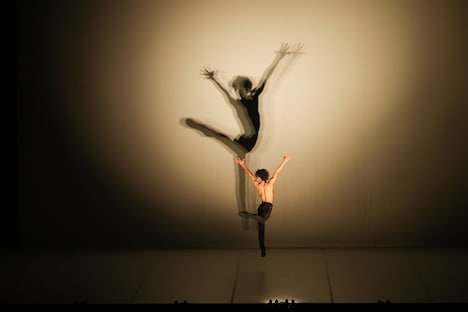 「モーリス・ベジャール・バレエ団2024年日本公演」Aプロ「バレエ・フォー・ライフ」より。(Photo by Kiyonori Hasegawa)