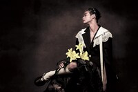 「装苑」11月号（文化出版局）より、井上慈英。（撮影：宮原夢画）