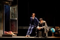 ウォーキング・スタッフ プロデュース「舞台版 嫌われる勇気」より。（撮影：武藤奈緒美）