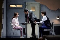 ウォーキング・スタッフ プロデュース「舞台版 嫌われる勇気」より。（撮影：武藤奈緒美）