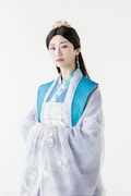 スンミョン王女役の長谷川かすみ。
