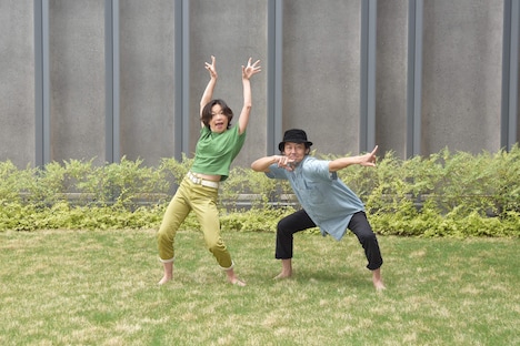 左から北村成美、近藤良平。