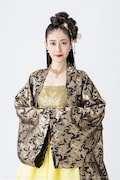 チソ太后役の大鳥れい。
