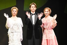 左から山下リオ、小瀧望、美園さくら。