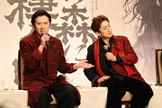 左から尾上松也、松本幸四郎。