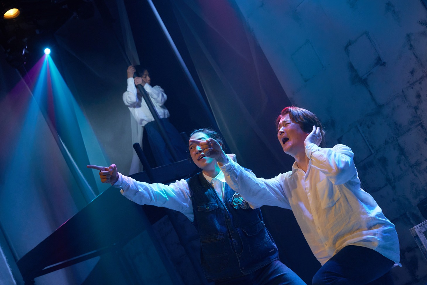 スタジオライフ「ヴェローナの二紳士」より。（撮影：保坂萌）