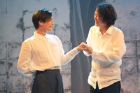 スタジオライフ「ヴェローナの二紳士」より。（撮影：保坂萌）