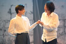 スタジオライフ「ヴェローナの二紳士」より。（撮影：保坂萌）