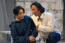 スタジオライフ「ヴェローナの二紳士」より。（撮影：保坂萌）